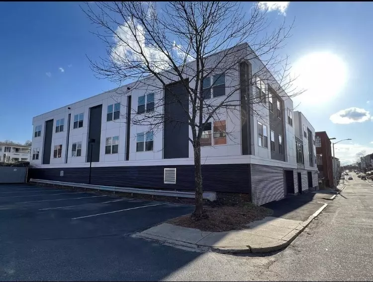 Worcester, MA 01604,316 Shrewsbury Street #3W