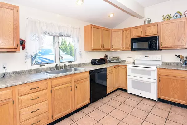 Auburn, MA 01501,14 Warren Rd