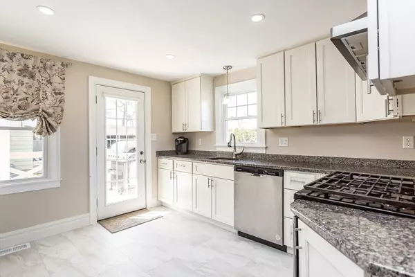 Somerset, MA 02726,138 Hazelhurst Rd