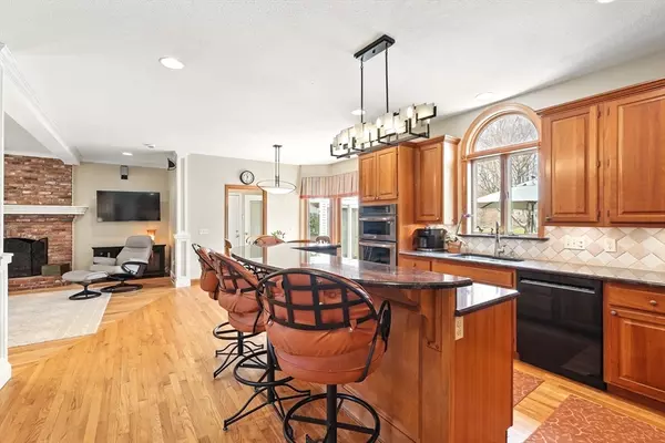 Wilbraham, MA 01095,6 Meeting House Ln