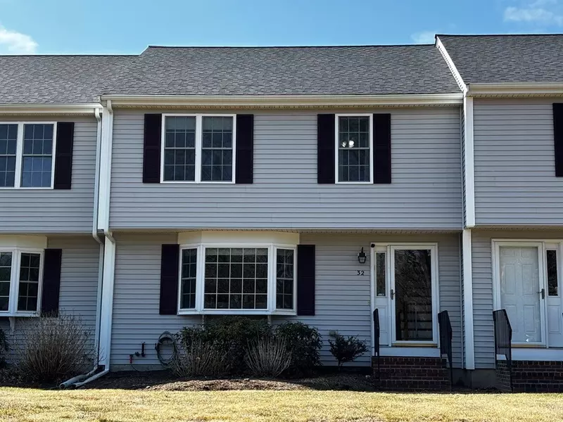 32 Old Plymouth St #32, East Bridgewater, MA 02333