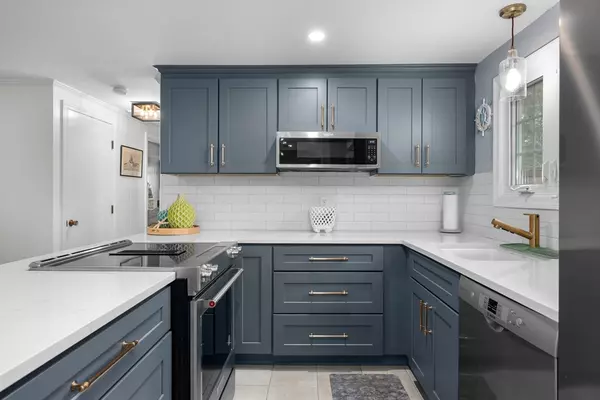 Brewster, MA 02631,5 Matheson Road