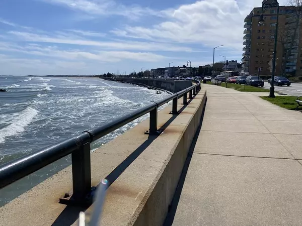 Lynn, MA 01902,285 Lynn Shore Dr #710