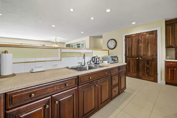 Hanson, MA 02341,3 Christopher Ln