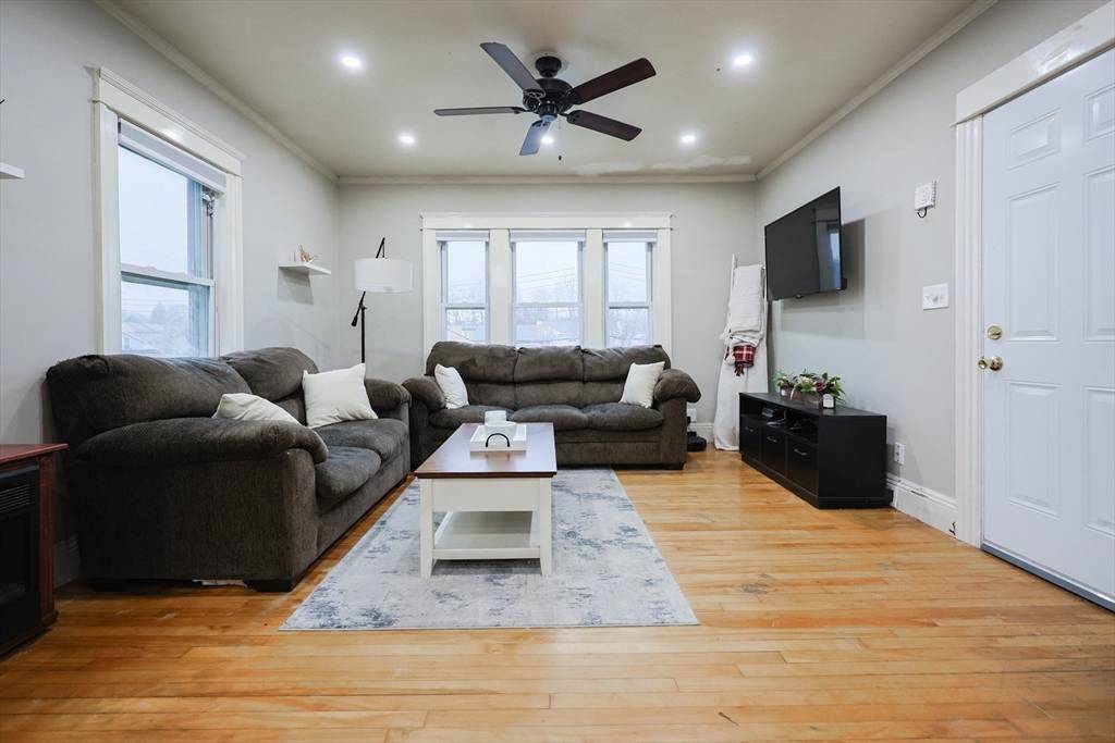 Worcester, MA 01604,8 Enid St