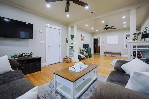 Worcester, MA 01604,8 Enid St