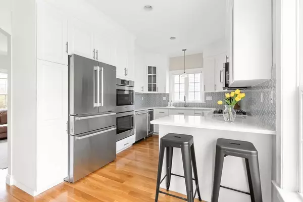 Needham, MA 02492,7 Maple Place