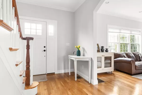 Needham, MA 02492,7 Maple Place