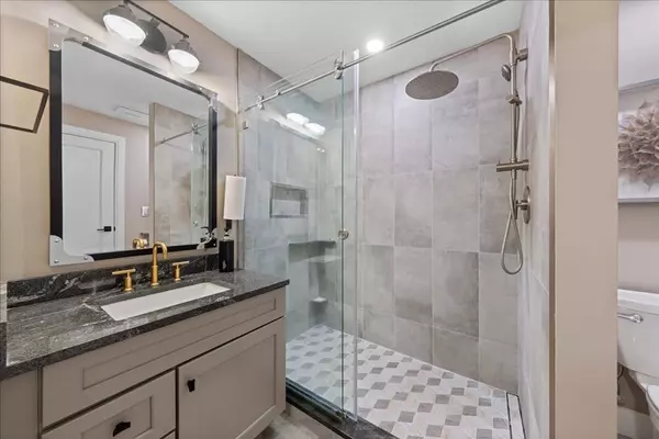 Lowell, MA 01854,491 Dutton St #317