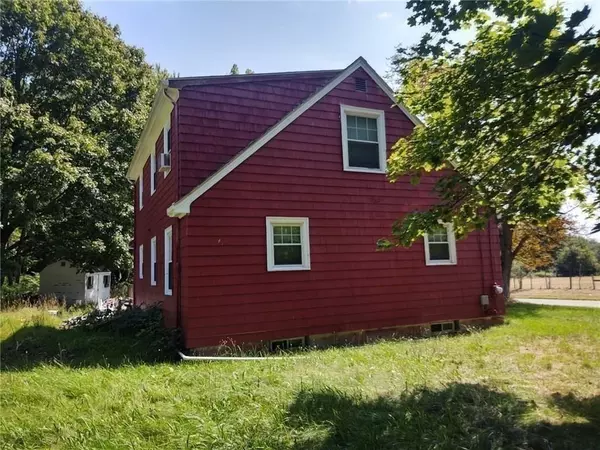 62 Chestnut St, Seekonk, MA 02771