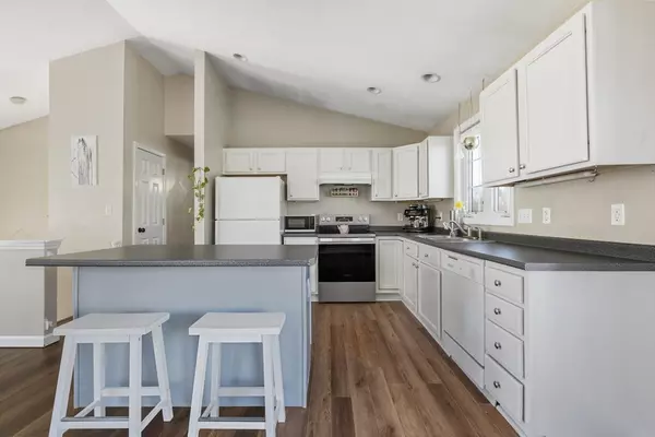 Fairhaven, MA 02719,18 Forestview Dr