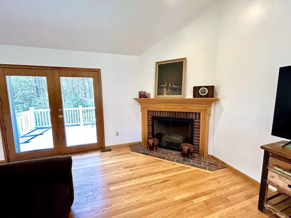 Sterling, MA 01564,14 Country Club Rd