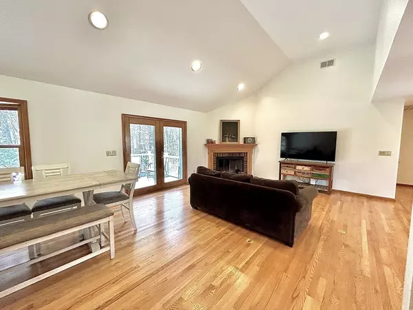 Sterling, MA 01564,14 Country Club Rd