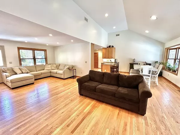 Sterling, MA 01564,14 Country Club Rd