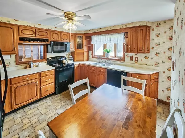 Dartmouth, MA 02747,415 Chase Rd