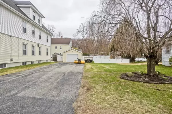 Agawam, MA 01001,208-210 Walnut St