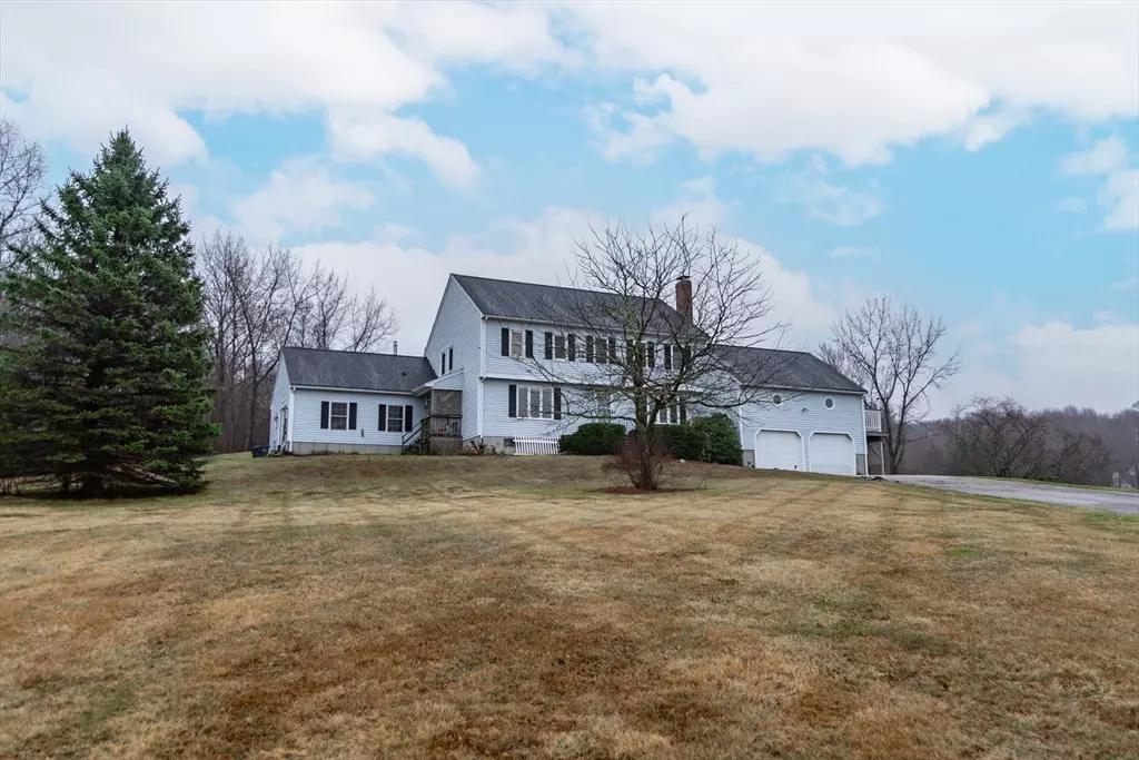 Mendon, MA 01756,14 Carpenter Hill Rd #A