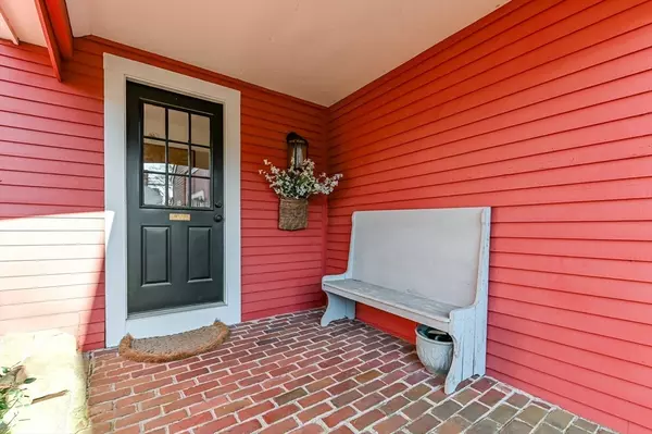 Walpole, MA 02081,436 High St