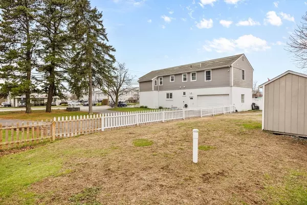 Seekonk, MA 02771,1550 Fall River Ave