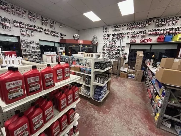 Lowell, MA 01854,90-92 Hall