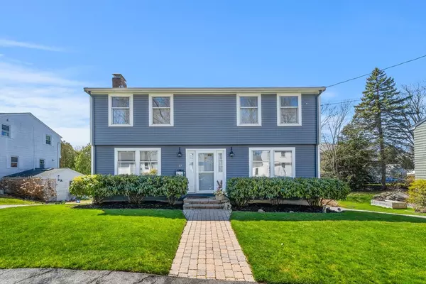 17 Taft St, Marblehead, MA 01945