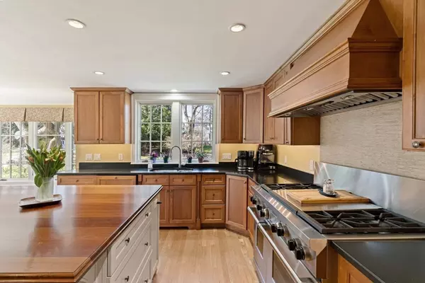 Wayland, MA 01778,14 Winthrop Road