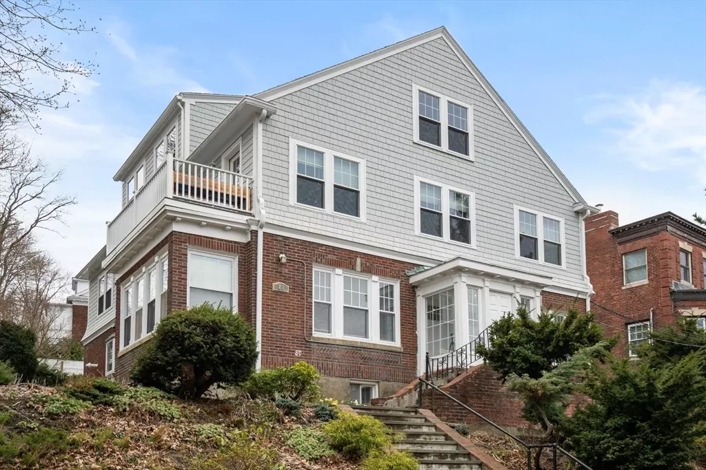 Brookline, MA 02445,21 Colbourne Cres #1