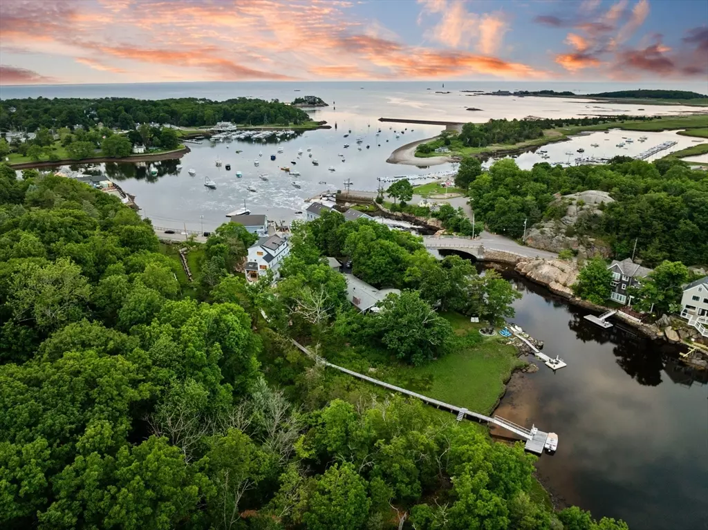 Cohasset, MA 02025,75 Border St