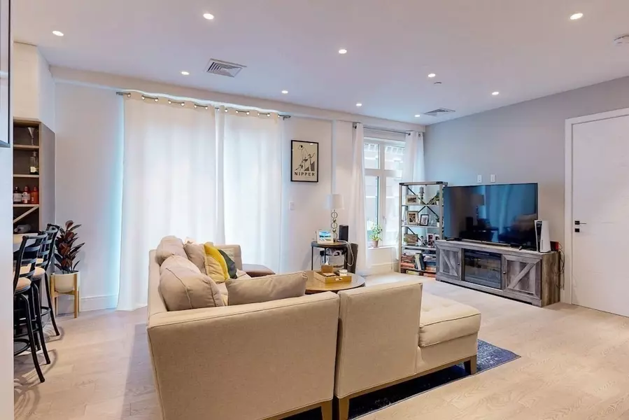 69 Walnut St #6, Brookline, MA 02445