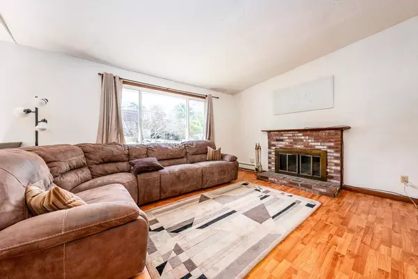 Bourne, MA 02553,27 Howard Ave