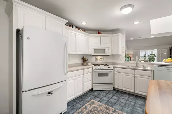 Southborough, MA 01772,81 William Onthank Ln #81