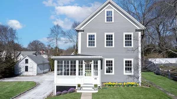 12 Hersey St, Hingham, MA 02043