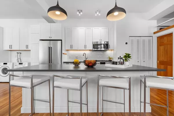 238 Columbia St #2N, Cambridge, MA 02139