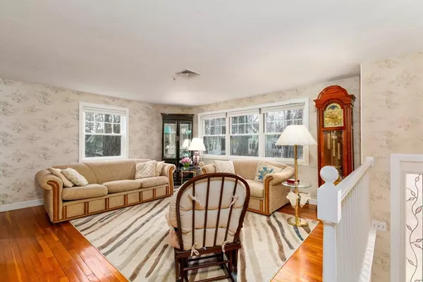 Medway, MA 02053,15 Cottage St
