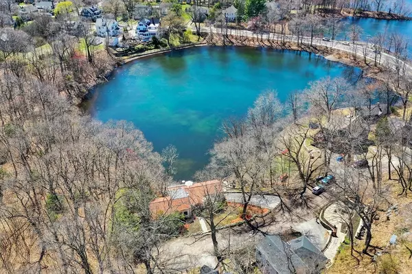 Winchester, MA 01890,11 Chesterford Rd E