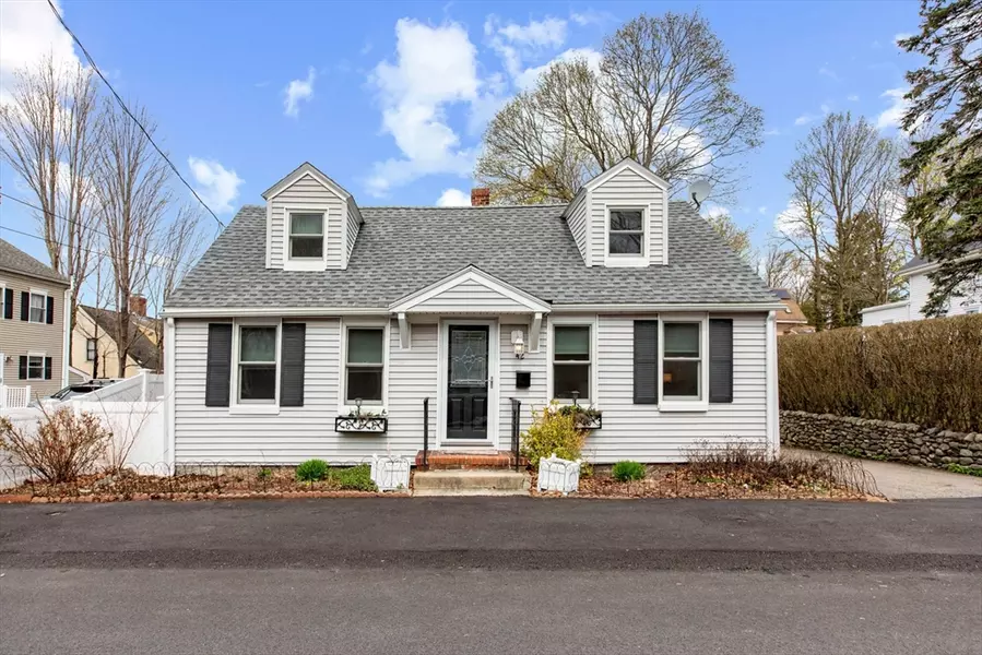 42 Myrtle St, Weymouth, MA 02189