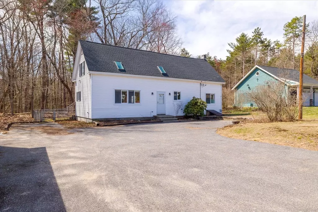 West Boylston, MA 01583,21 Holt St