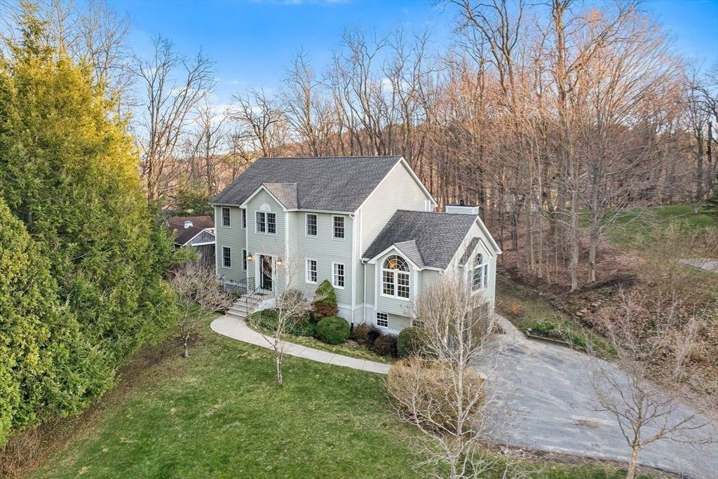 West Newbury, MA 01985,4 Barberry Ln