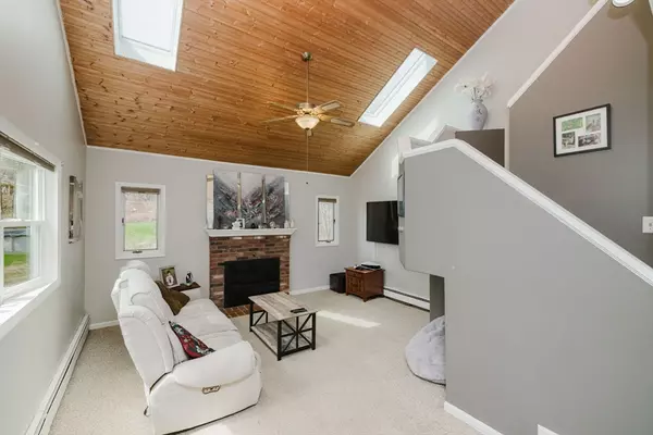 Foxboro, MA 02035,5 Summer Pl