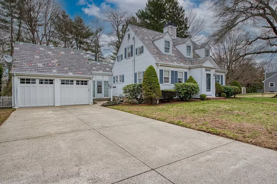 27 Carrlyn Rd, Brockton, MA 02301