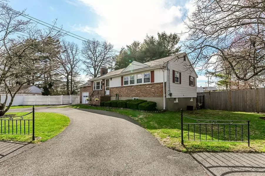 126 Westview Dr, Norwood, MA 02062