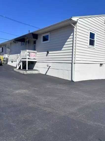 Somerset, MA 02726,930 County St.