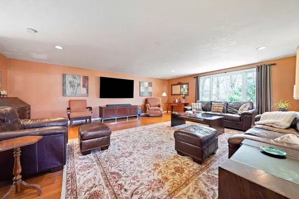 Milford, MA 01757,72 Camp St