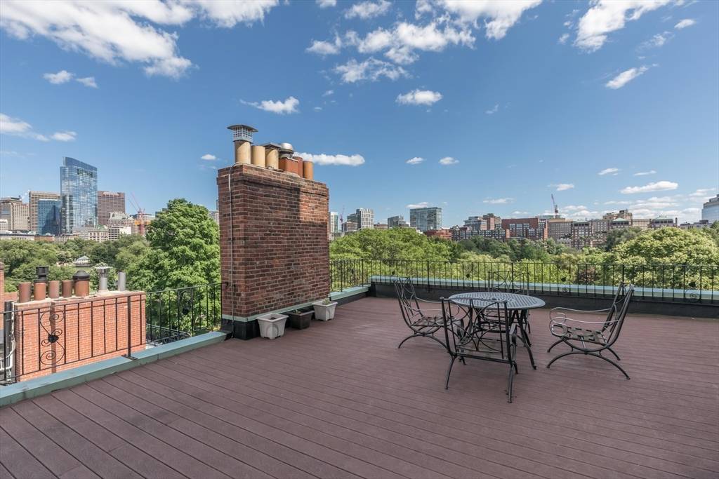 Boston, MA 02108,80 Beacon St #7