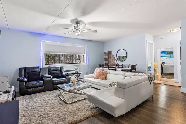 Holliston, MA 01746,49 Windsor Dr #105