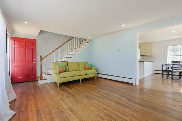 Falmouth, MA 02536,885 Sandwich Rd