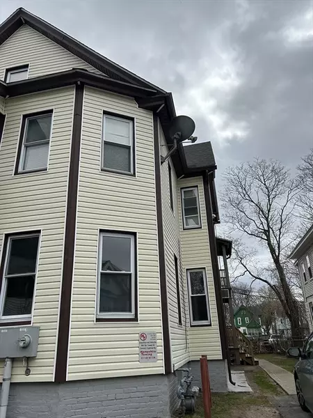 95 Quincy St, Springfield, MA 01109