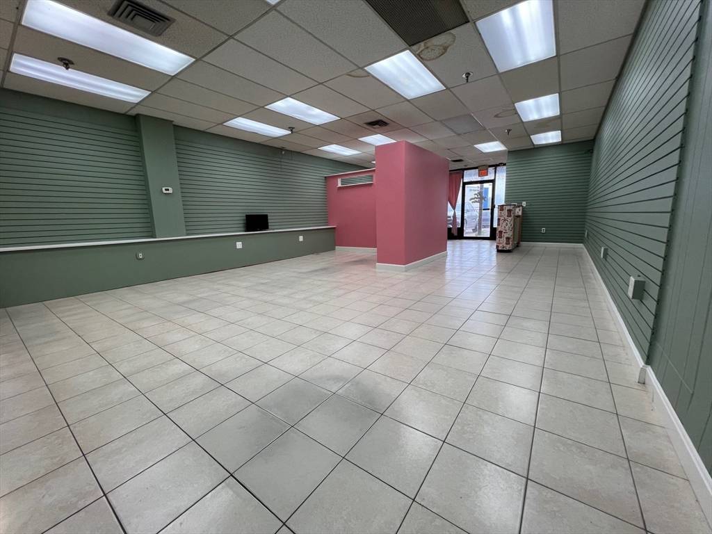6 Bourbon St, Peabody, MA 01960