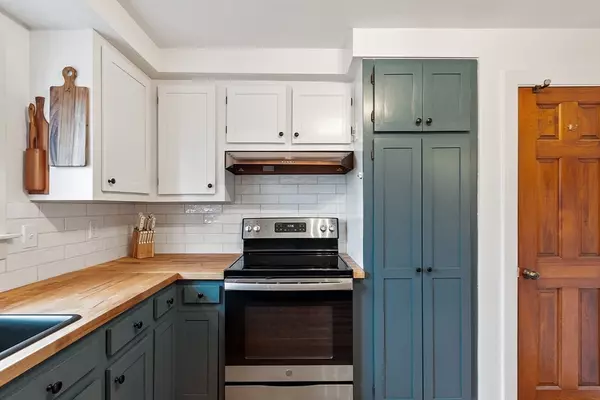 Ayer, MA 01432,3 Norwood Ave