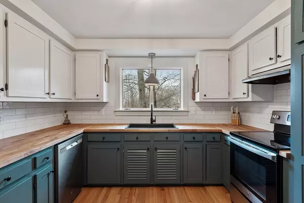 Ayer, MA 01432,3 Norwood Ave